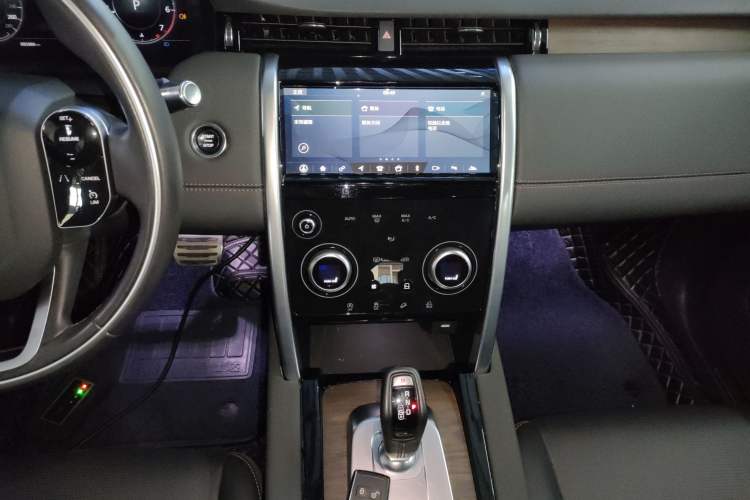 Used Land Rover Discovery Sport 2021 249 PS R-Dynamic S Performance Edition Audio And AC Panel