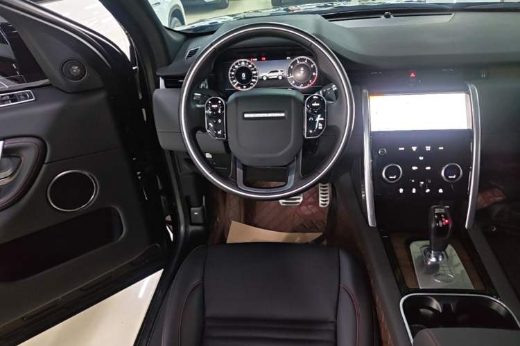 Used Land Rover Discovery Sport 2021 249 PS R-Dynamic S Performance Edition Audio And AC Panel
