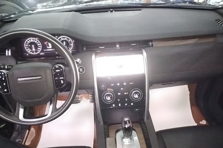 Used Land Rover Discovery Sport 2021 249 PS R-Dynamic S Performance Edition Center Console