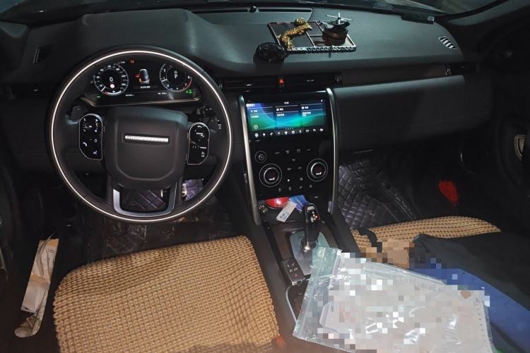 Used Land Rover Discovery Sport 2021 200 PS Family Edition Center Console