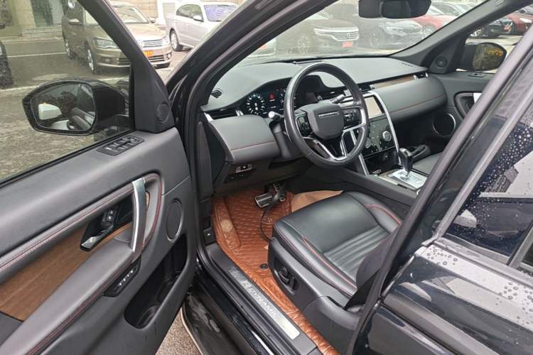 Used Land Rover Discovery Sport 2021 249 PS R-Dynamic SE Performance Tech Edition 5 Seats Driver Seat