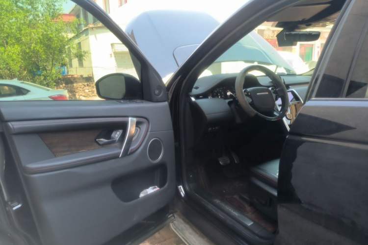 Used Land Rover Discovery Sport 2021 249 PS R-Dynamic S Performance Edition Driver Seat