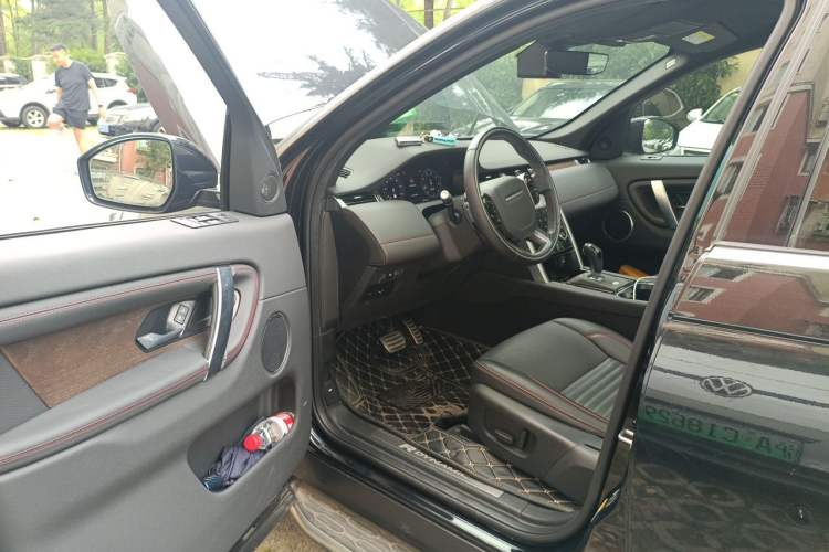 Used Land Rover Discovery Sport 2021 249 PS R-Dynamic S Performance Edition Driver Seat