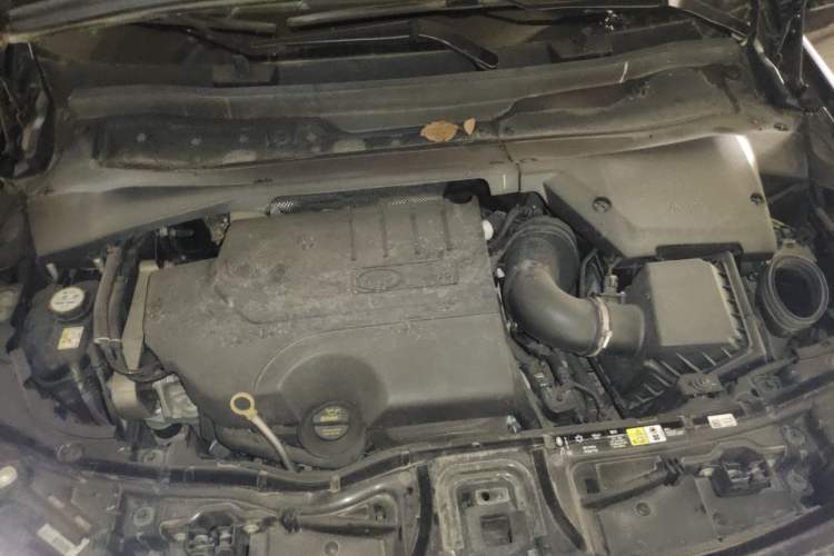 Used Land Rover Discovery Sport 2021 249 PS R-Dynamic S Performance Edition Engine Bay