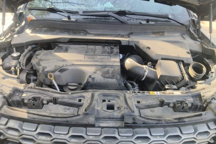 Used Land Rover Discovery Sport 2021 249 PS R-Dynamic SE Performance Tech Edition 7 Seats Engine Bay