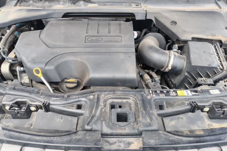 Used Land Rover Discovery Sport 2021 249 PS R-Dynamic S Performance Edition Engine Bay