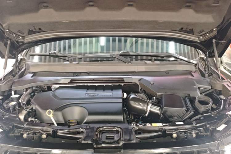 Used Land Rover Discovery Sport 2021 249 PS R-Dynamic S Performance Edition Engine Bay