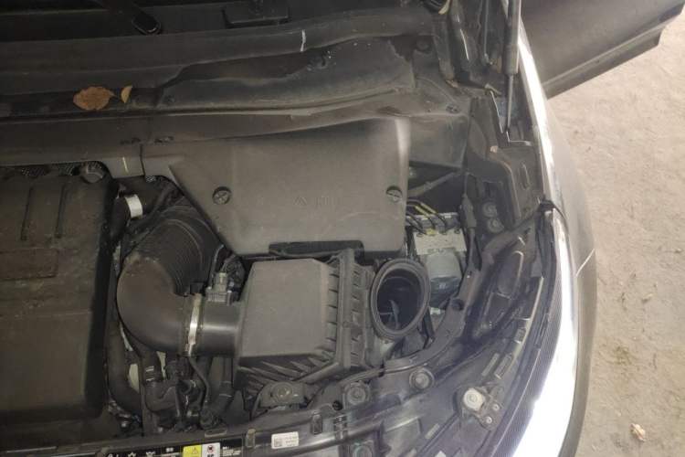 Used Land Rover Discovery Sport 2021 249 PS R-Dynamic S Performance Edition Engine Bay Left