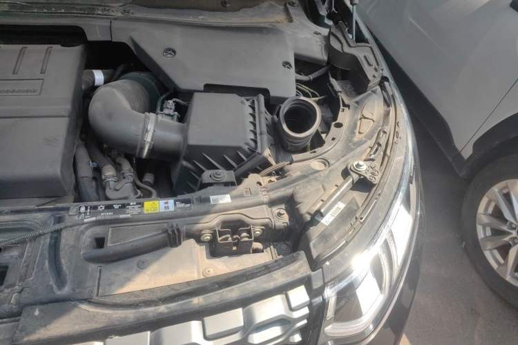 Used Land Rover Discovery Sport 2021 249 PS R-Dynamic S Performance Edition Engine Bay Left