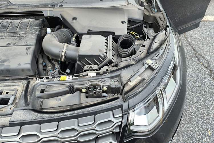 Used Land Rover Discovery Sport 2021 249 PS R-Dynamic S Performance Edition Engine Bay Left