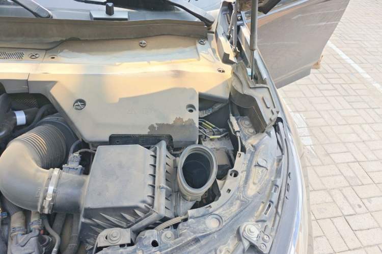 Used Land Rover Discovery Sport 2021 249 PS R-Dynamic S Performance Edition Engine Bay Left