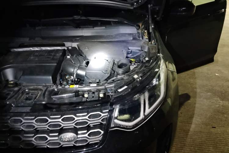 Used Land Rover Discovery Sport 2021 249 PS R-Dynamic S Performance Edition Engine Bay Left