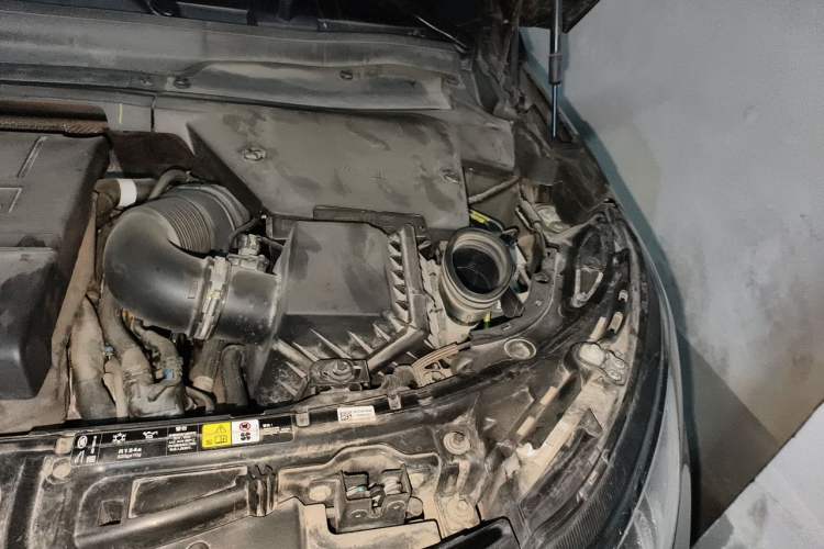 Used Land Rover Discovery Sport 2021 249 PS R-Dynamic SE Performance Tech Edition 5 Seats Engine Bay Left