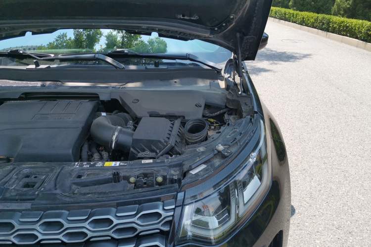 Used Land Rover Discovery Sport 2021 249 PS R-Dynamic S Performance Edition Engine Bay Left