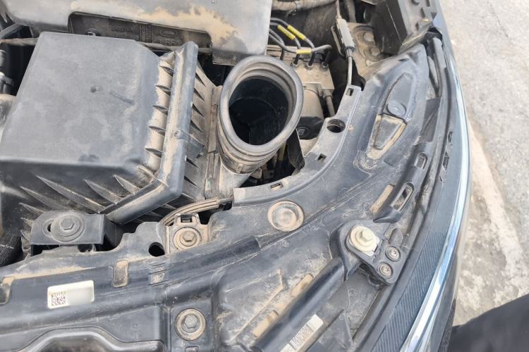 Used Land Rover Discovery Sport 2021 249 PS R-Dynamic S Performance Edition Engine Bay Left
