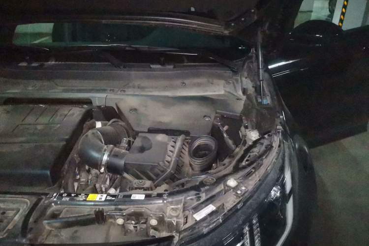 Used Land Rover Discovery Sport 2021 249 PS R-Dynamic S Performance Edition Engine Bay Left