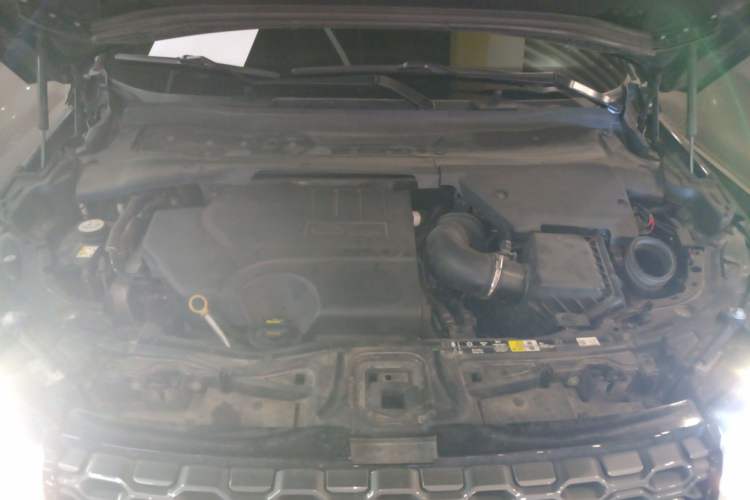 Used Land Rover Discovery Sport 2021 249 PS R-Dynamic SE Performance Tech Edition 5 Seats Engine Bay
