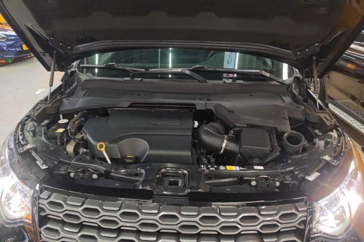 Used Land Rover Discovery Sport 2021 249 PS R-Dynamic SE Performance Tech Edition 5 Seats Engine Bay