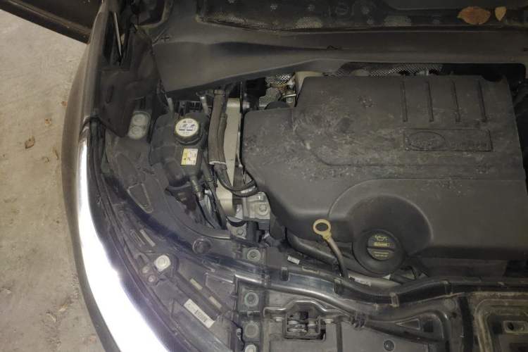 Used Land Rover Discovery Sport 2021 249 PS R-Dynamic S Performance Edition Engine Bay Right