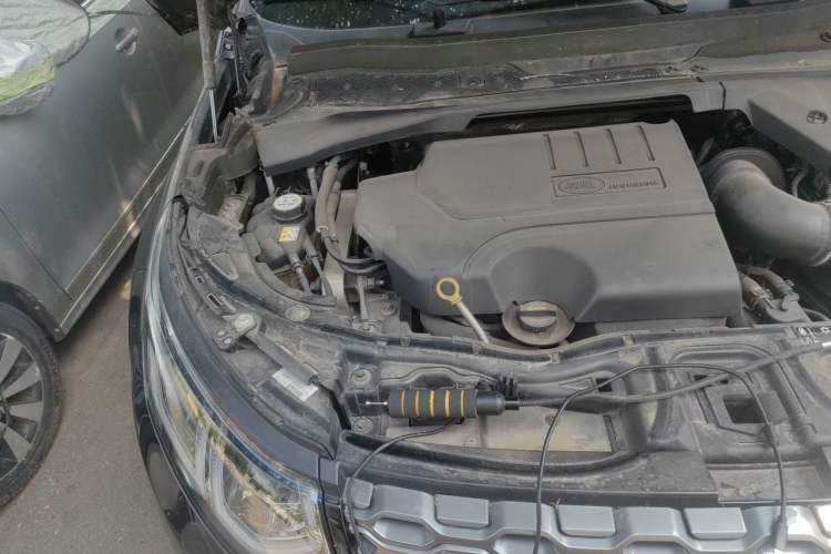 Used Land Rover Discovery Sport 2021 249 PS R-Dynamic S Performance Edition Engine Bay Right