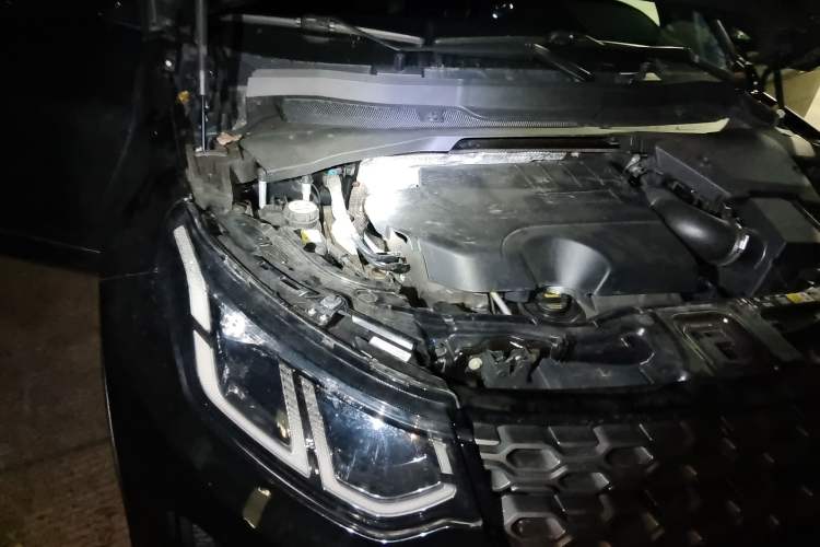 Used Land Rover Discovery Sport 2021 249 PS R-Dynamic S Performance Edition Engine Bay Right