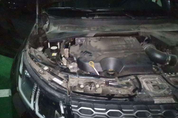 Used Land Rover Discovery Sport 2021 249 PS R-Dynamic S Performance Edition Engine Bay Right