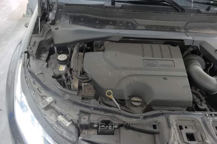 Used Land Rover Discovery Sport 2021 249 PS R-Dynamic S Performance Edition Engine Bay Right
