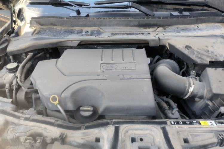 Used Land Rover Discovery Sport 2021 249 PS R-Dynamic S Performance Edition Engine Bay