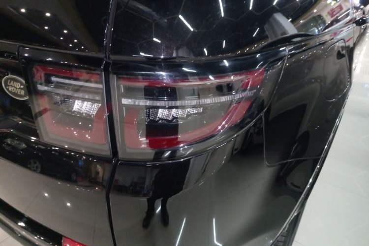Used Land Rover Discovery Sport 2021 249 PS R-Dynamic SE Performance Tech Edition 5 Seats Exterior 1
