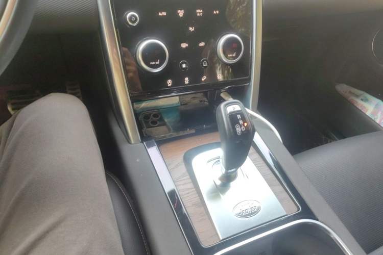 Used Land Rover Discovery Sport 2021 249 PS R-Dynamic S Performance Edition Gear Lever
