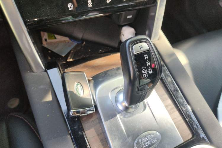 Used Land Rover Discovery Sport 2021 249 PS R-Dynamic S Performance Edition Gear Lever