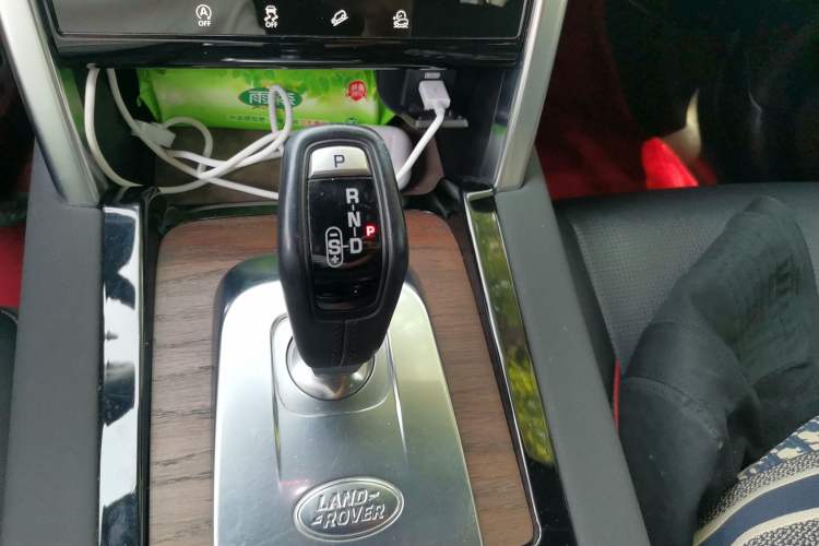 Used Land Rover Discovery Sport 2021 249 PS R-Dynamic S Performance Edition Gear Lever