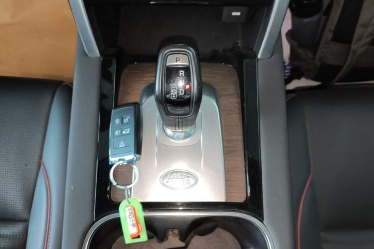 Used Land Rover Discovery Sport 2021 249 PS R-Dynamic S Performance Edition Gear Lever