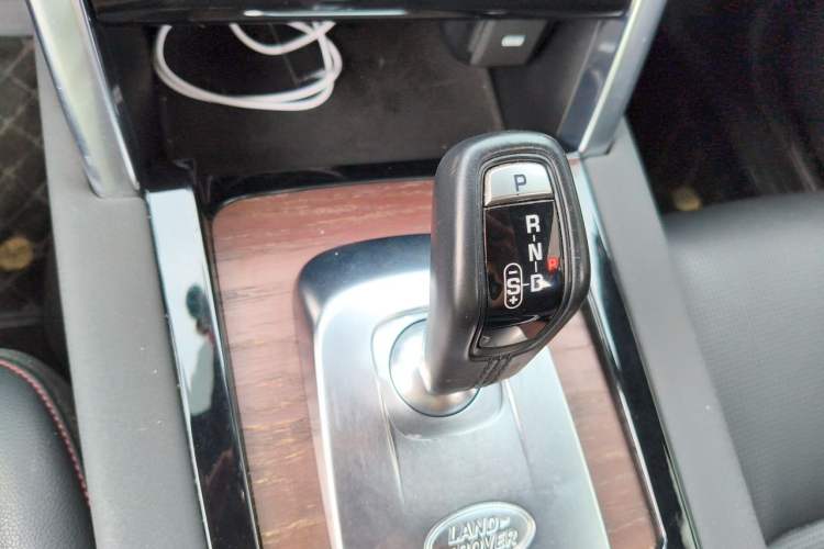 Used Land Rover Discovery Sport 2021 249 PS R-Dynamic S Performance Edition Gear Lever