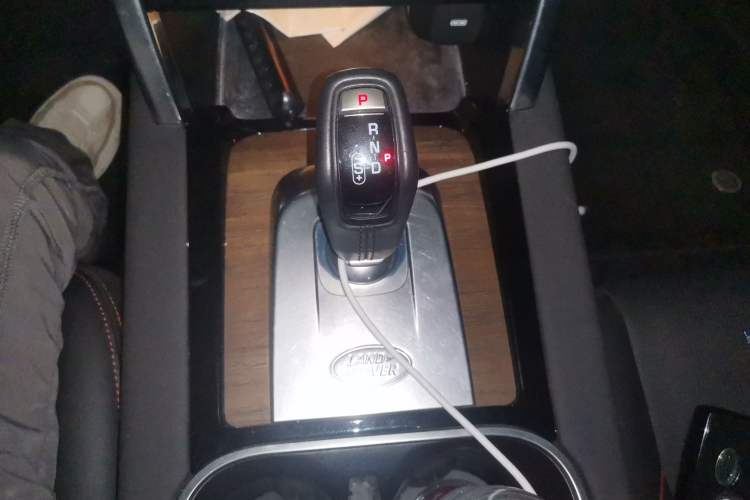 Used Land Rover Discovery Sport 2021 249 PS R-Dynamic S Performance Edition Gear Lever