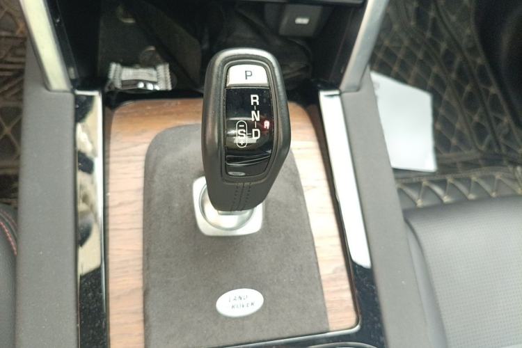 Used Land Rover Discovery Sport 2021 249 PS R-Dynamic S Performance Edition Gear Lever