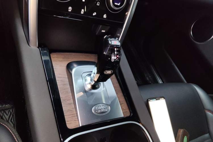 Used Land Rover Discovery Sport 2021 249 PS R-Dynamic S Performance Edition Gear Lever