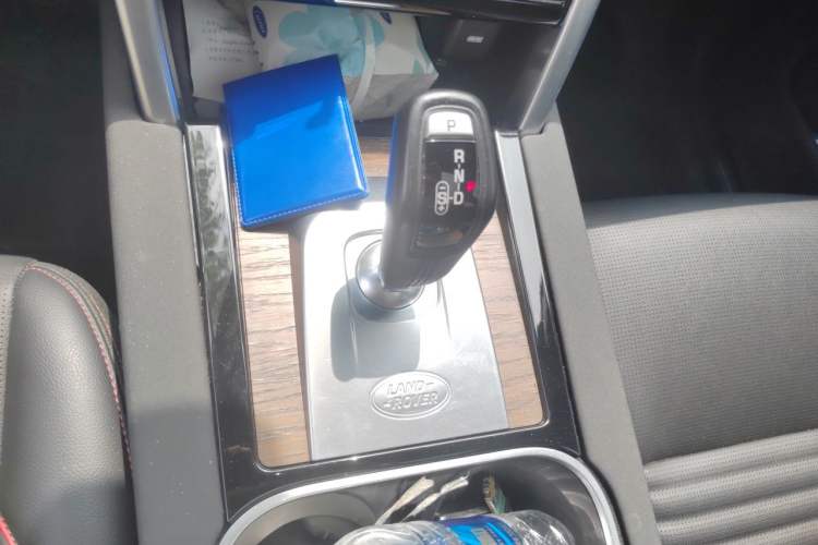 Used Land Rover Discovery Sport 2021 249 PS R-Dynamic S Performance Edition Gear Lever