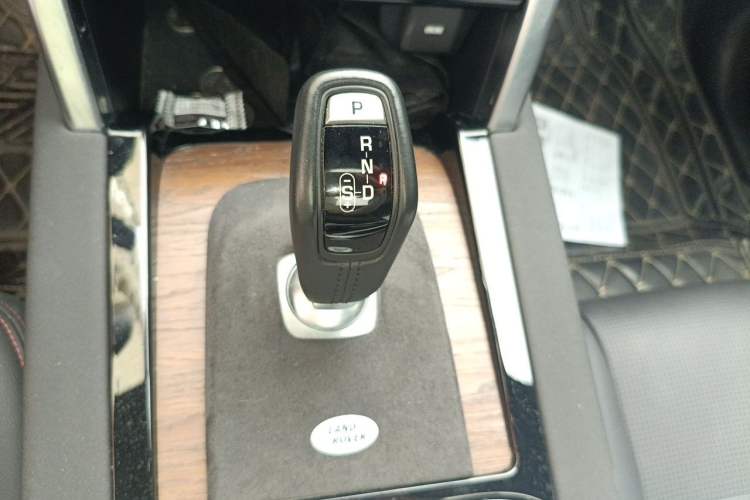 Used Land Rover Discovery Sport 2021 249 PS R-Dynamic S Performance Edition Gear Lever