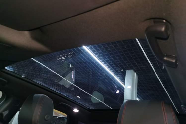 Used Land Rover Discovery Sport 2021 249 PS R-Dynamic S Performance Edition Headliner