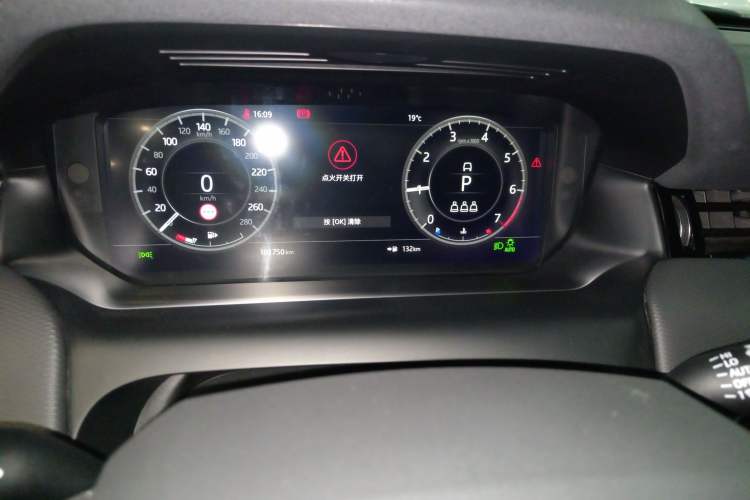 Used Land Rover Discovery Sport 2021 249 PS R-Dynamic SE Performance Tech Edition 5 Seats Instrument Cluster