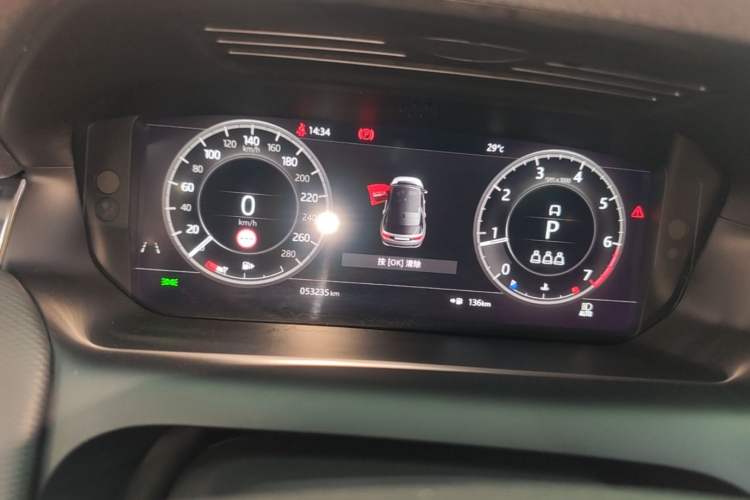 Used Land Rover Discovery Sport 2021 249 PS R-Dynamic SE Performance Tech Edition 5 Seats Instrument Cluster
