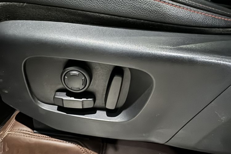 Used Land Rover Discovery Sport 2021 249 PS R-Dynamic SE Performance Tech Edition 5 Seats Interior 5