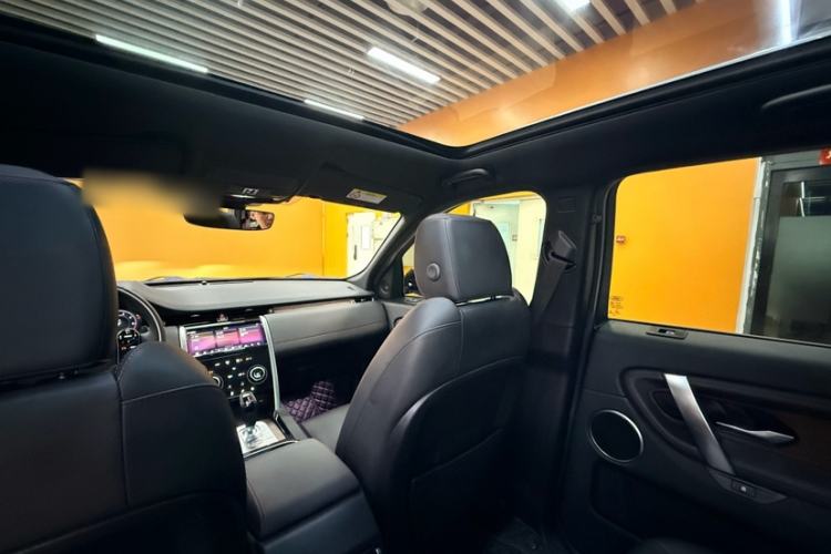 Used Land Rover Discovery Sport 2021 249 PS R-Dynamic SE Performance Tech Edition 5 Seats Interior 6
