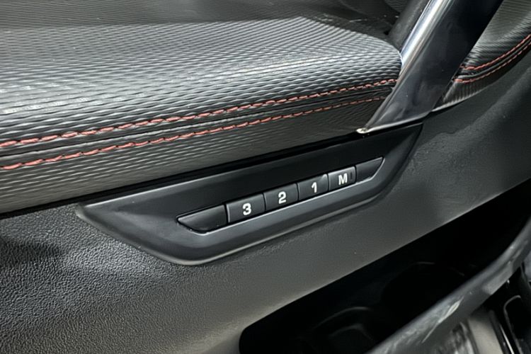Used Land Rover Discovery Sport 2021 249 PS R-Dynamic SE Performance Tech Edition 5 Seats Interior 9
