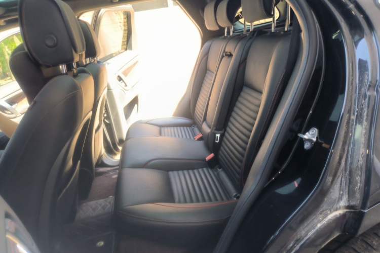 Used Land Rover Discovery Sport 2021 249 PS R-Dynamic S Performance Edition Left Rear Seat