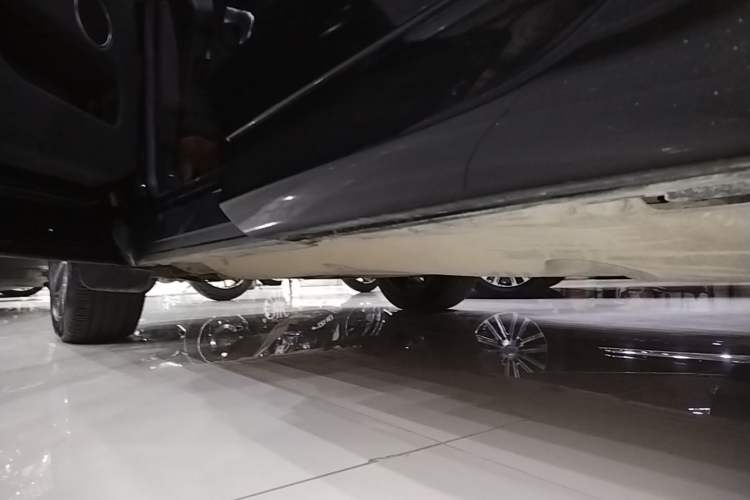 Used Land Rover Discovery Sport 2021 249 PS R-Dynamic S Performance Edition Left Side Sill