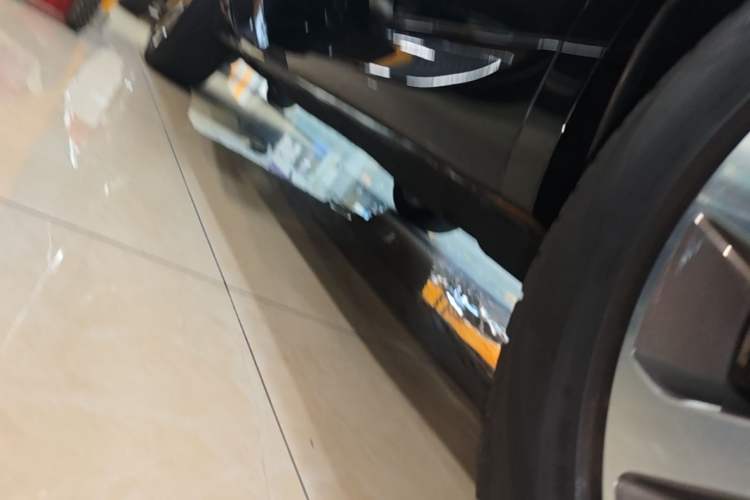 Used Land Rover Discovery Sport 2021 249 PS R-Dynamic SE Performance Tech Edition 5 Seats Left Side Sill