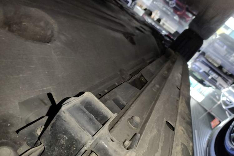 Used Land Rover Discovery Sport 2021 249 PS R-Dynamic S Performance Edition Left Side Sill