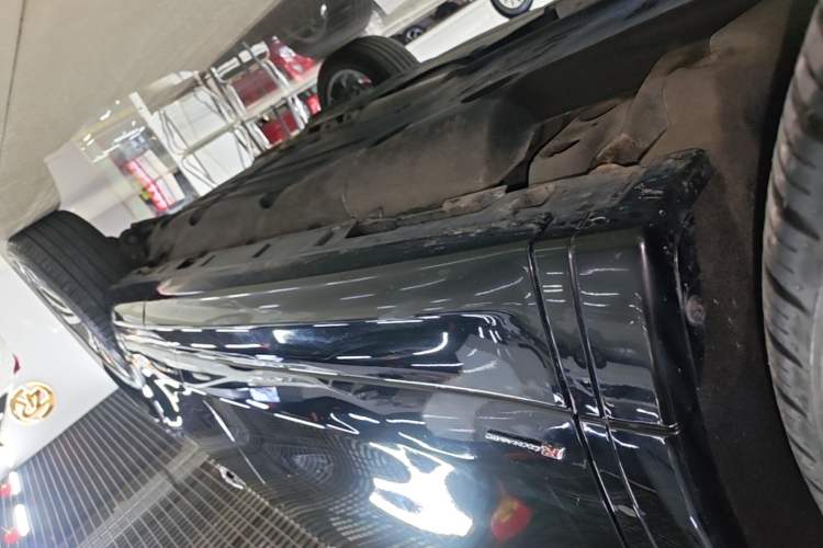 Used Land Rover Discovery Sport 2021 249 PS R-Dynamic S Performance Edition Left Side Sill